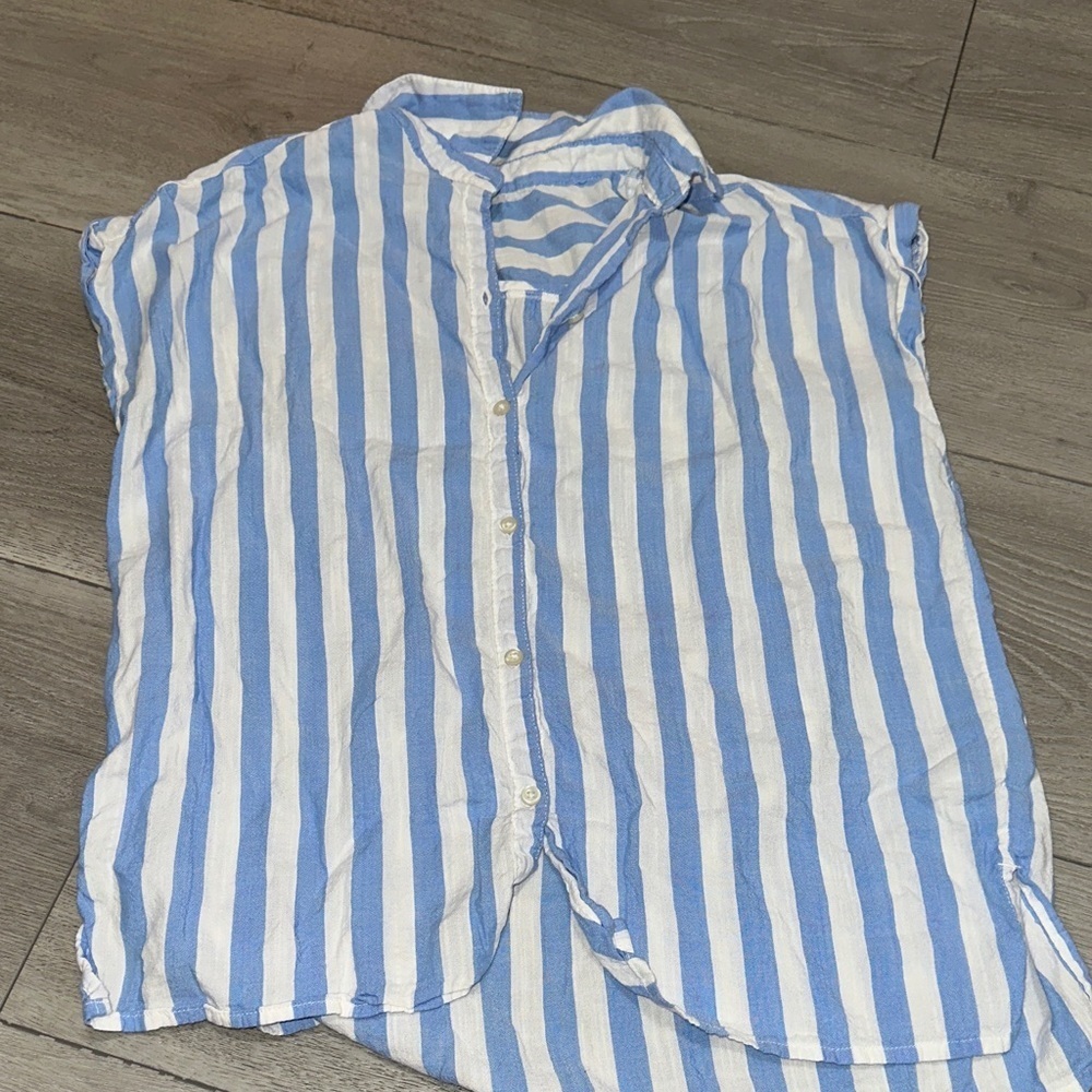 Old Navy Casual Blue and White Striped Shirt size Small